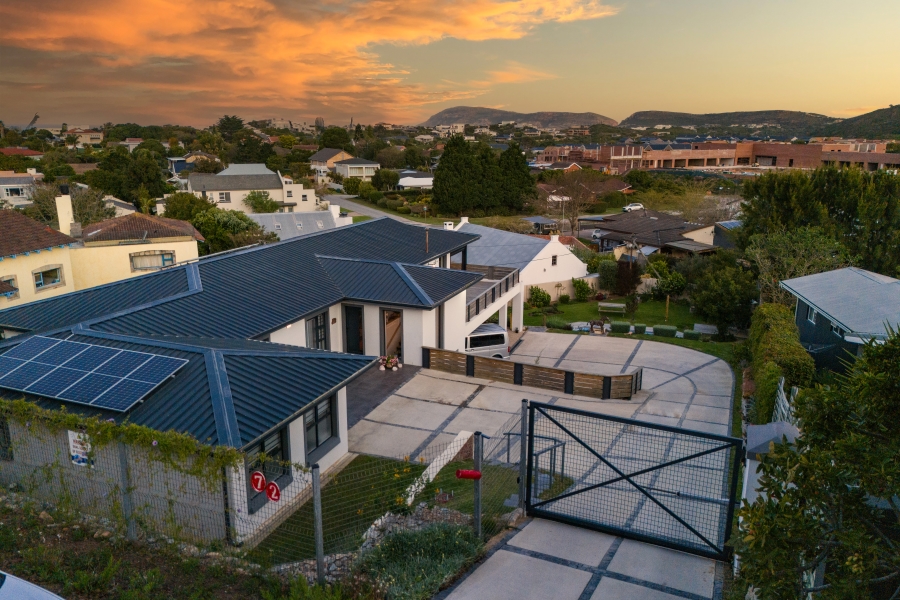 5 Bedroom Property for Sale in Lower Robberg Western Cape